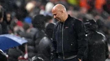 “يملأ مؤتمراته بالزيف وكأنه يعيش في غيبوبة” .. محمد أبو تريكة يهاجم أرني سلوت من جديد قبل مواجهة إيفرتون